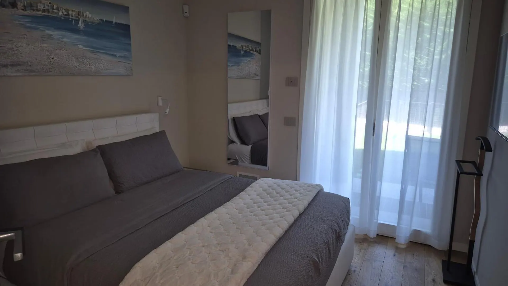 Lago Dorato Roxy Apartament Colico 0*,  Italien